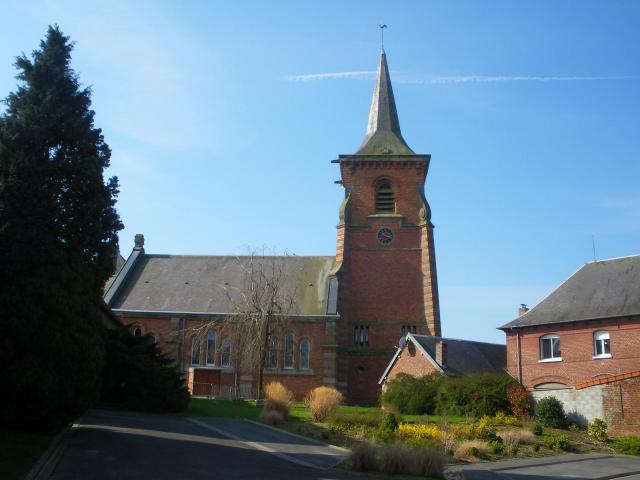 Vue de l'église Saint-Pierre de Monchy-au-Bois.