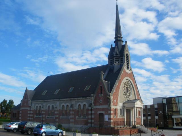 Vue de l'église Saint-Vaast de Loison-sous-Lens.