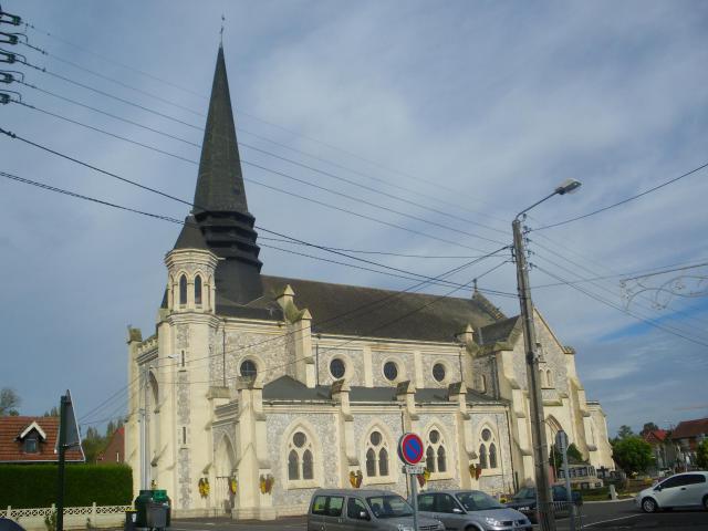 Vue de l'église Saint-Laurent de Richebourg.