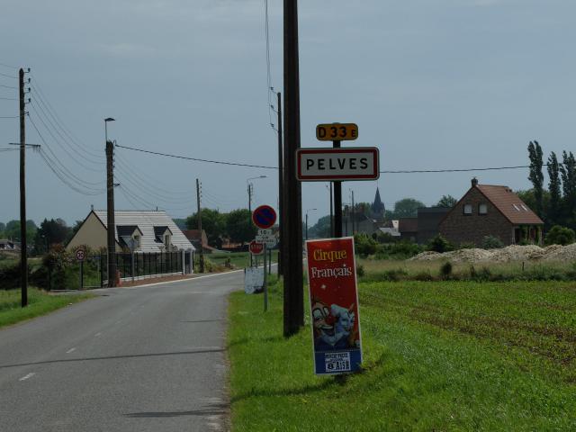 Vue d'une entrée de la commune de Pelves.
