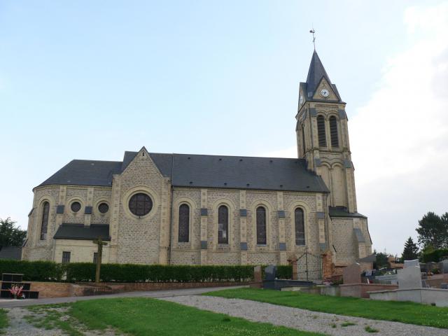 L'église Saint-Martin de Carly (Pas-de-Calais, France).