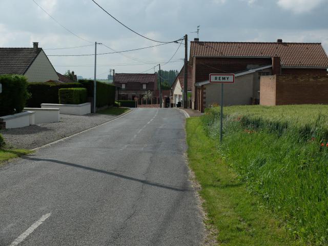 Vue d'une entrée de la commune de Rémy (Pas-de-Calais).