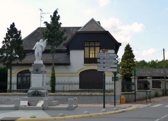 Vis-enArtois.- le monument aux Morts