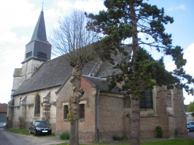 Vue de l'église Saint-Vaast de Beauvoir-Wavans.