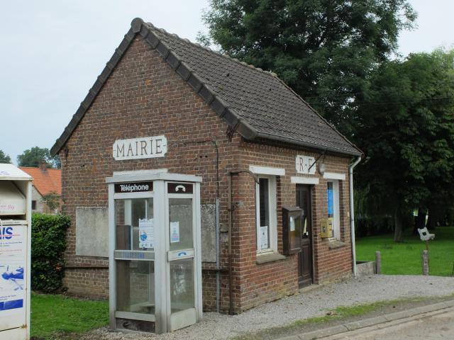 Vue de la mairie d'Avesnes.