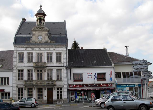 Frévent (Pas-de-Calais, France) - L'hôtel-de-ville. .