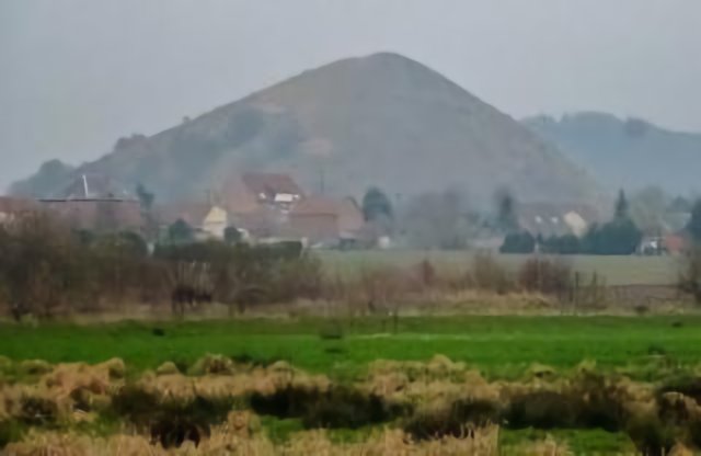 Le Bassin Minier. Les terrils de Noeux les Mines vus de Noyelles-lès-Vermelles,
