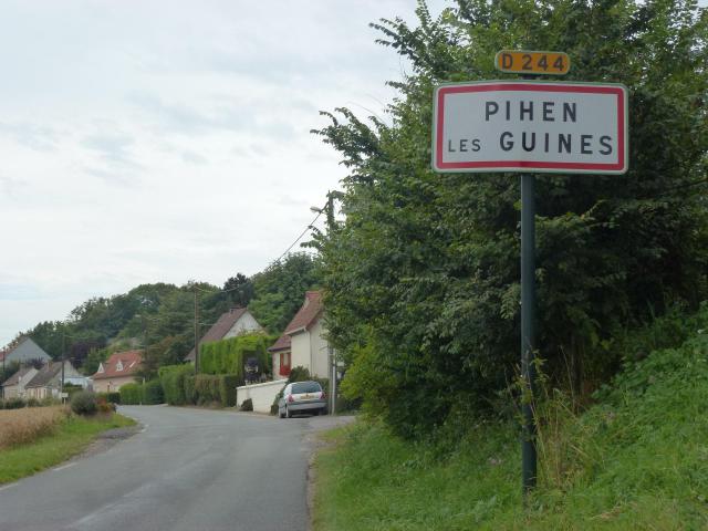 Pihen-lès-Guînes (Pas-de-Calais) city limit sign