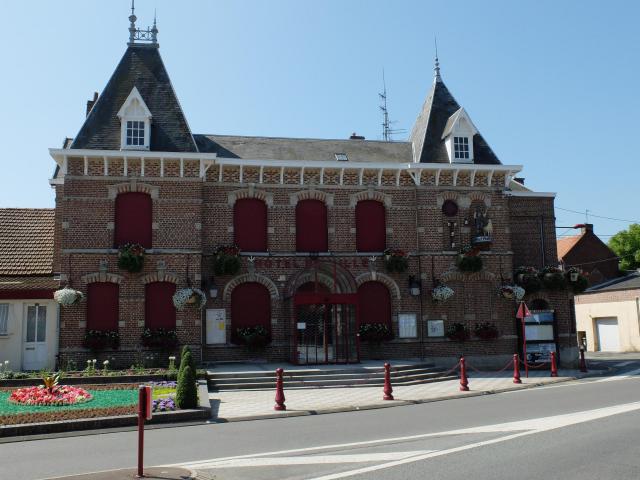 Vue de la mairie de Brebières.