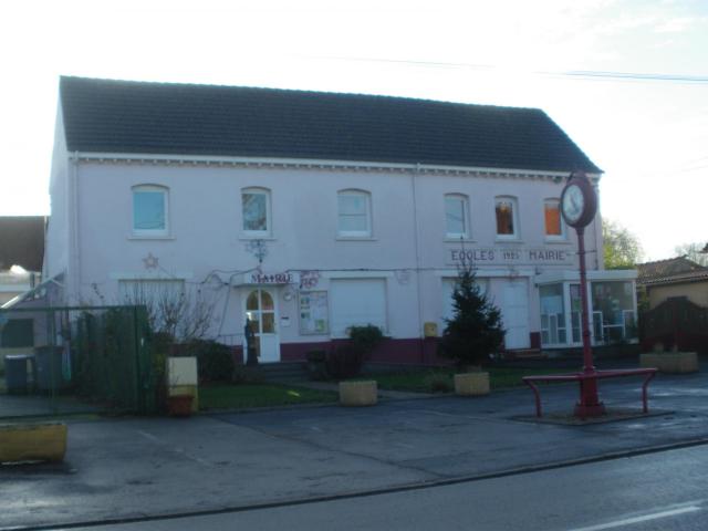 Vue de la mairie de Vieille-Chapelle.