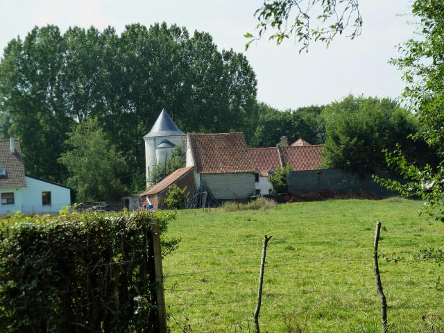 Vestiges du château de Maréchal Philippe de Crévecoeur des Querdes à Esquerdes, (62380) Pas-de-Calais.- France.