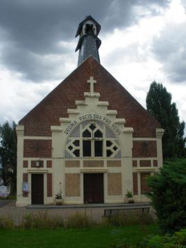 Vue de l'église d'Estevelles.