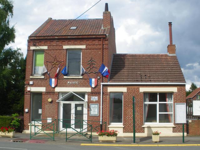 Vue de la mairie d'Estevelles.