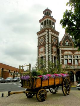 Pont-à-Vendin - Chariot fleuri exposé près de la mairie