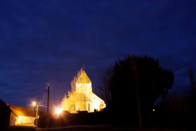 EGLISE DE LA COMTE COTE NORD AU PETIT MATIN