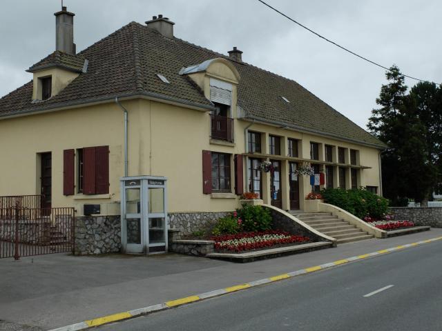 Vue de la mairie de Boursin (Pas-de-Calais).