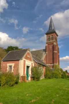 Un ancien tombeau prés de l'église de Frémicourt