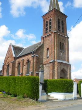 Vue de l'église Saint-Joseph et du monument aux morts de Liencourt.