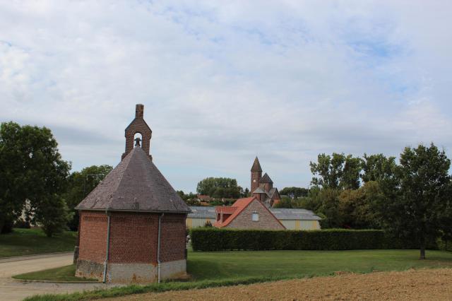 La chapelle et l'église.