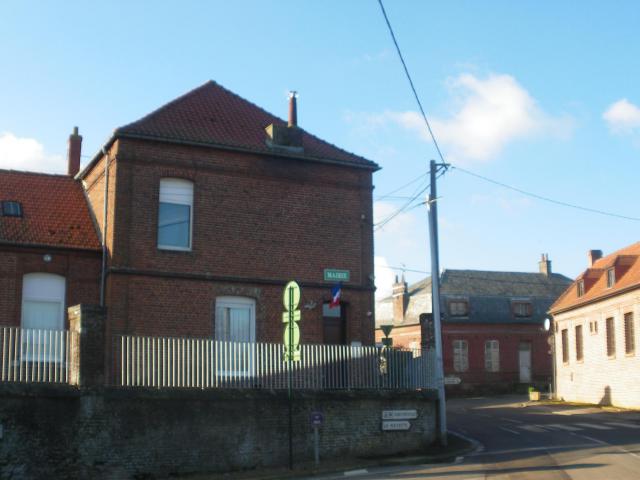 Vue de la mairie d'Hermin.
