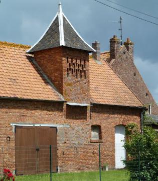 Cherisy.- Un superbe pigeonnier