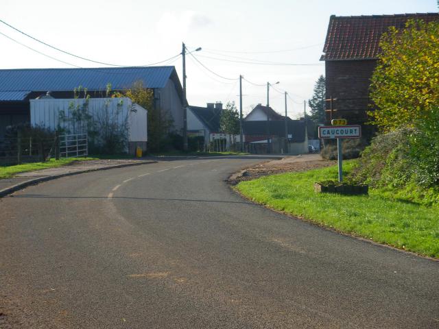 Vue d'un panneau d'entrée de la commune de Caucourt.