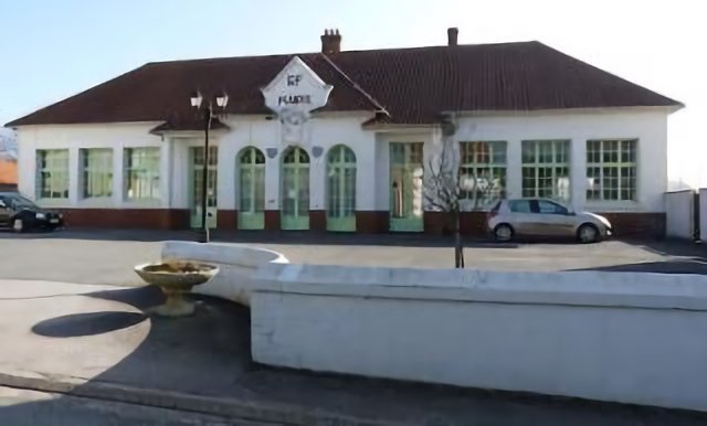 Ecuires,Pas-de-Calais,la Mairie.