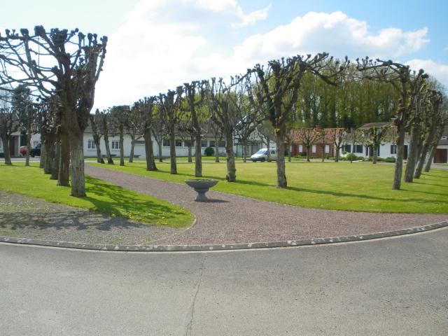 Vue de la place de Raye-sur-Authie.
