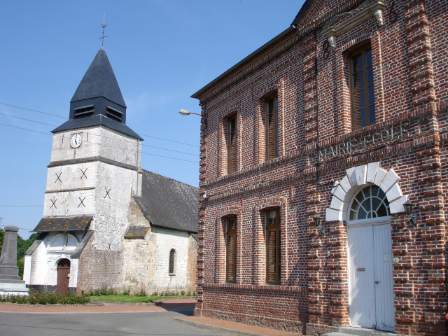 L'école, la mairie et l'église de Tortefontaine