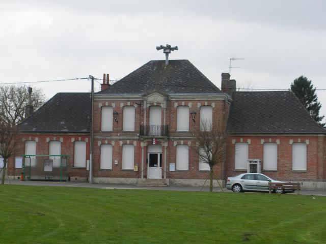 Vue de la mairie de Sauchy-Lestrée.