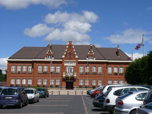 L'hôtel de ville de Fouquières-lès-Lens (Pas-de-Calais, France).