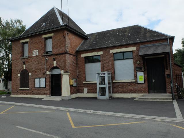 Vue de la mairie de Récourt (Pas-de-Calais).