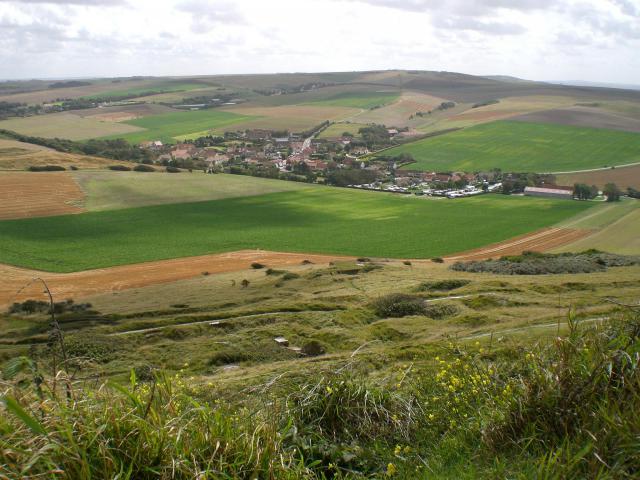 Vue du petit village d'Escalles. Pris de vue réalisé sur le sommet du Cap Blanc-Nez dans le Pas-de-Calais.