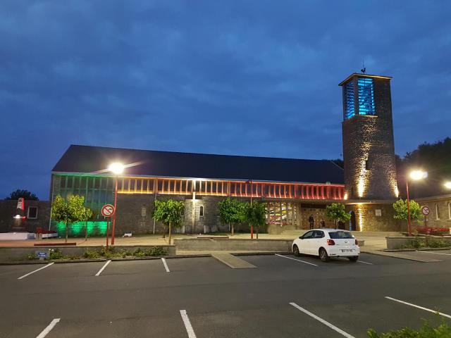 L'église d'Équihen-Plage (Pas-de-Calais, France) de nuit
