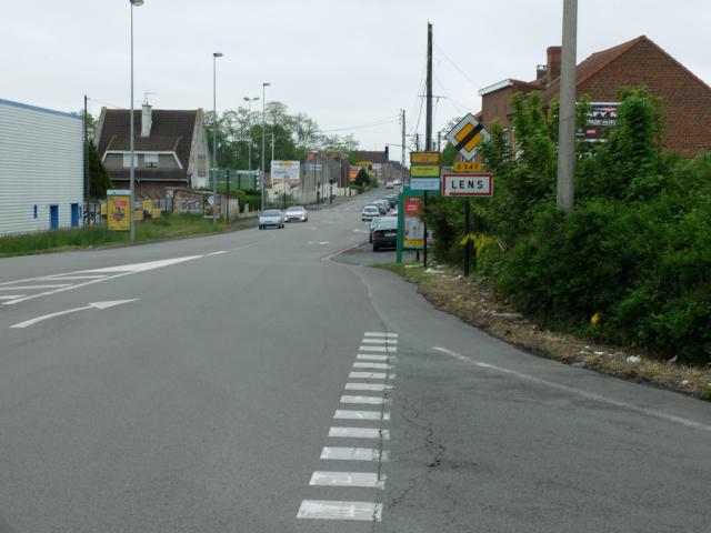 Vue de la Route de La Bassée à l'entrée de Lens (D947).