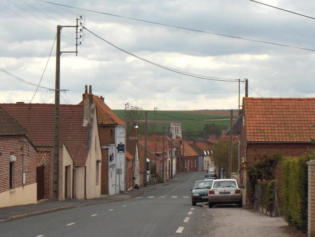Thérouanne (France, dépt. Pas-de-Calais), bourg actuel (église du XIXe siècle), Rue de Saint-Omer.