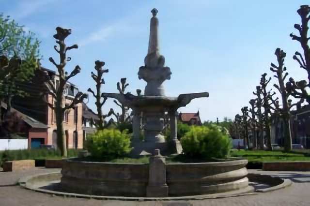 LA BASSEE - Monument de Bacon
