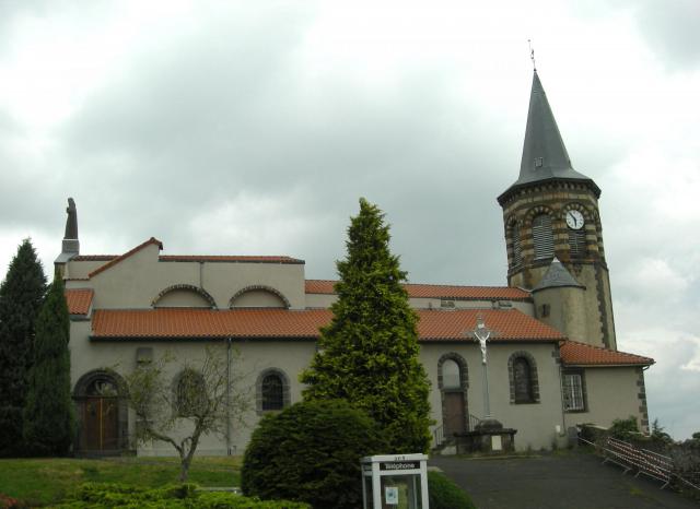 Eglise romane Saint-Julien (clocher moderne) à Orcines (Puy-de-Dôme=