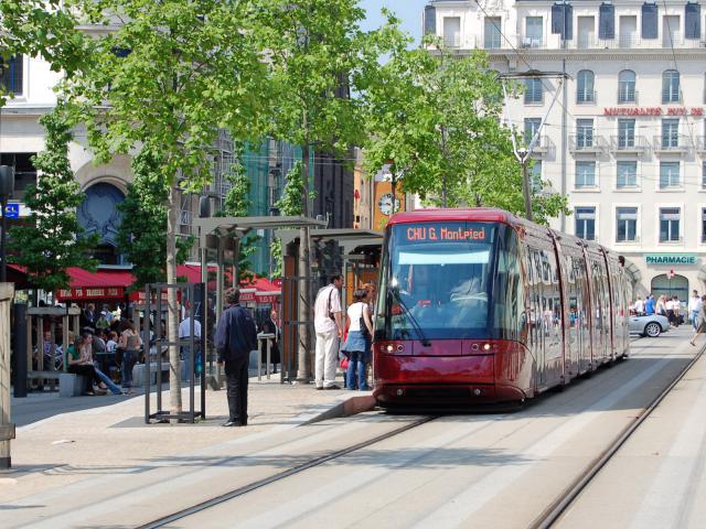 Tramway de Clermont-Ferrand sur la place de Jaude