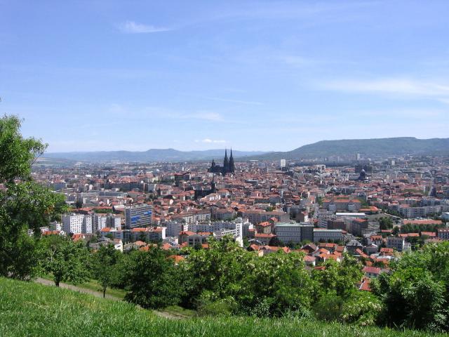 Clermont-Ferrand vu du parc Montjuzet