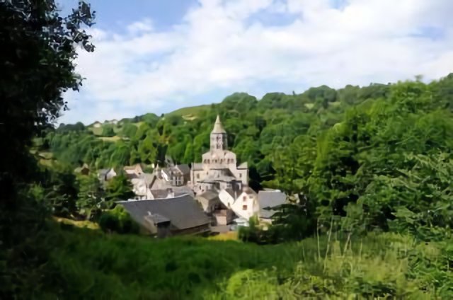 Orcival et sa basilique romane
