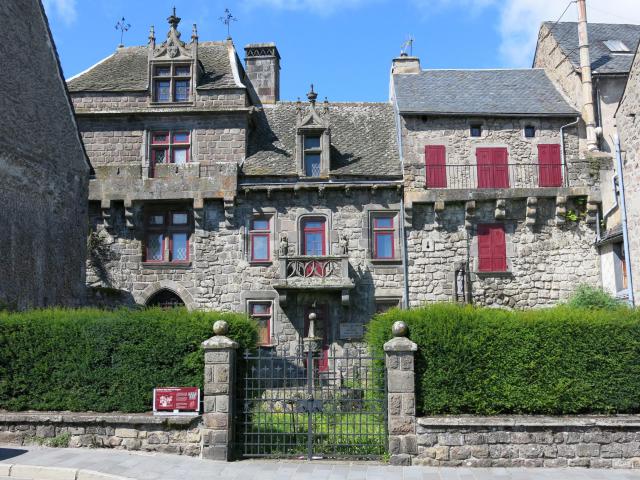 Manoir Sainte-Marie des Remparts à Besse-et-Saint-Anastaise (Puy-de-Dôme).