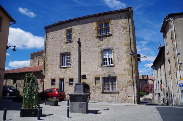 Cet édifice est répertorié dans la base Mérimée, base de données sur le patrimoine architectural français du ministère de la Culture, sous…