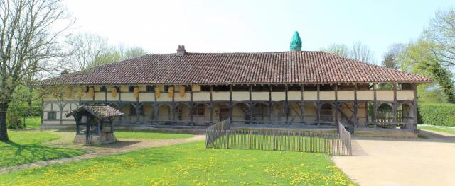 Façade est de la maison d'habitation de la ferme des Planons, Saint-Cyr-sur-Menthon.
