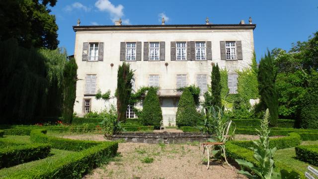 Cet édifice est répertorié dans la base Mérimée, base de données sur le patrimoine architectural français du ministère de la Culture, sous…