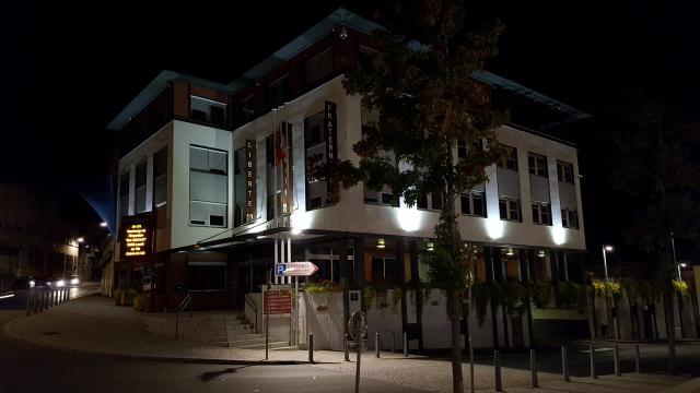 Mairie de Thiers la nuit.