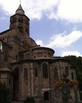Basilique Notre-Dame d'Orcival (Auvergne, France), XIIe-XIIIe siècles.