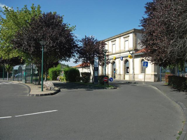 Bureau de poste et gare des Martres-de-Veyre [8769]