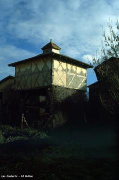 63 Bulhon - Pigeonnier Les Jouberts
