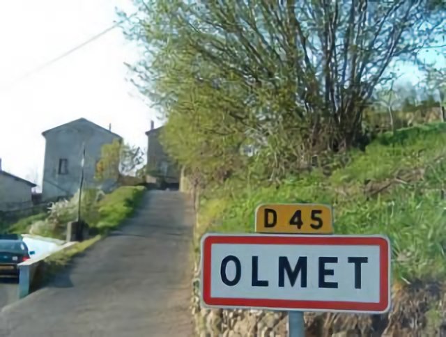 Olmet entrance sign.